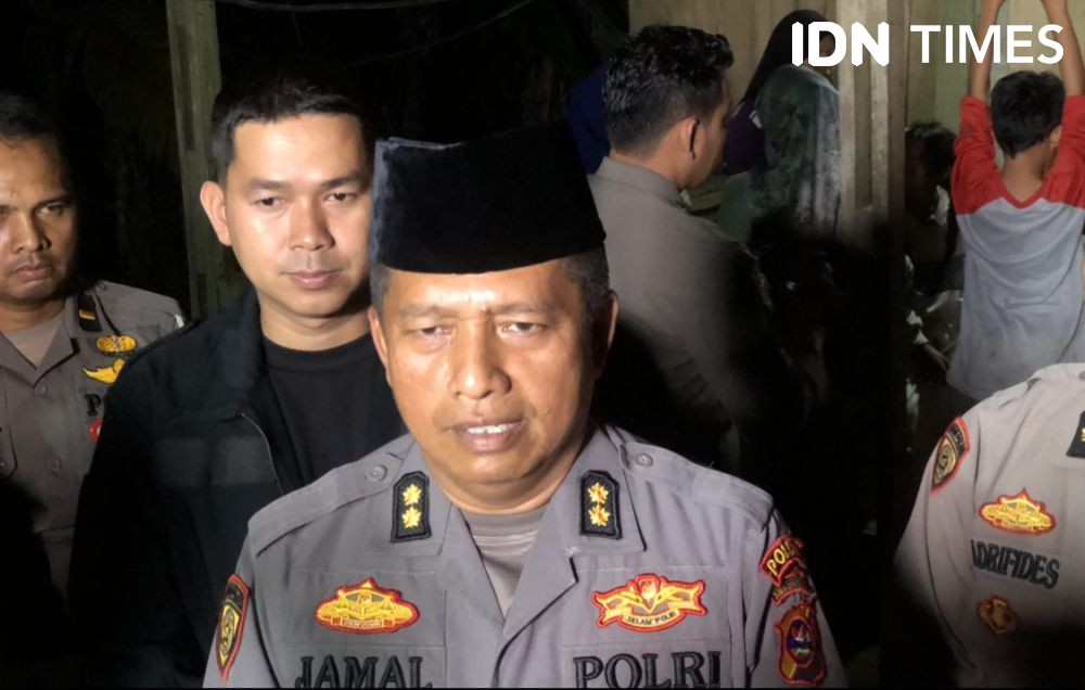 Polda Sumbar Berikan Trauma Healing untuk Keluarga Nia