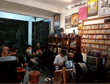 Dazzler Kafe, Kedai Kopi Unik Bertema Vintage Ala 90'an