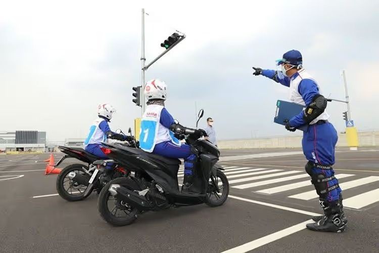 Ratusan Mahasiswa Medan Ikut Seminar Safety Riding Honda