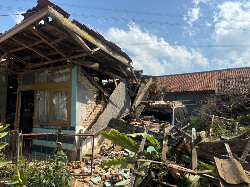 Bayi Berumur 6 Hari Diungsikan Akibat Gempa Kabupaten Bandung