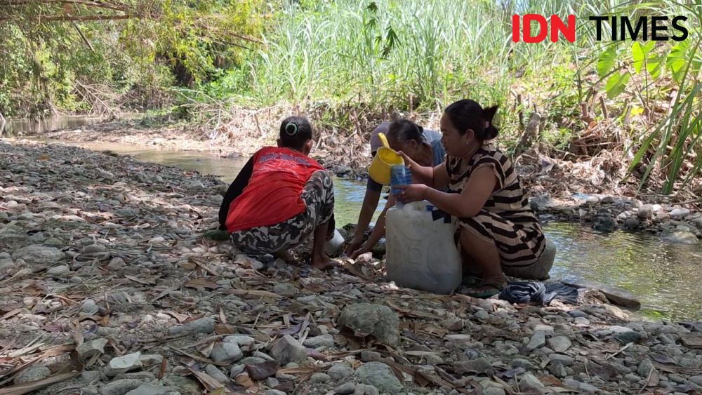 Potret Krisis Air Bersih di Ngawi, Warga Gali Lubang di Sungai