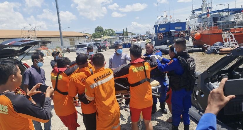 Perahu Terbalik Dihantam Ombak, Jasad Ansari Ditemukan di Pantai Labu