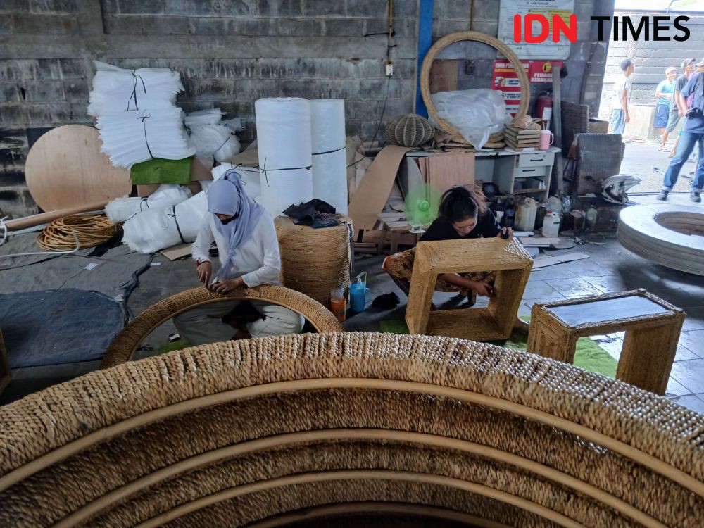 Industri Kerajinan Rotan Cirebon: Meniti Benang Melawan Kepunahan