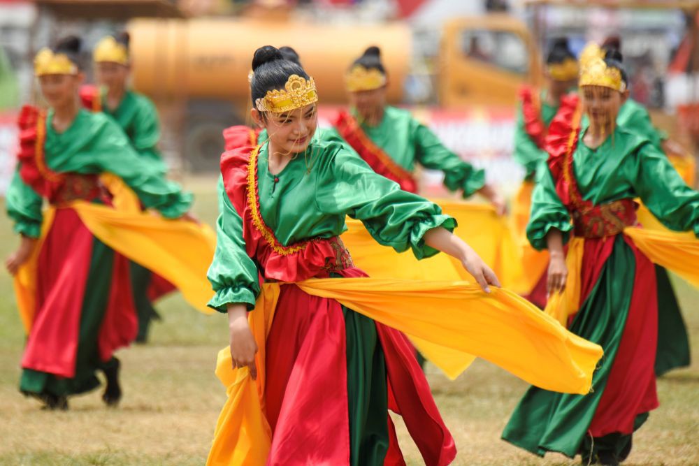 800 Penari Meriahkan Festival Erau Adat Kutai Pelas Benua 