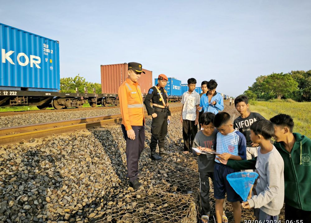 4 Orang Tewas di Karawang, KAI Ingatkan Bahaya Aktivitas di Rel Kereta