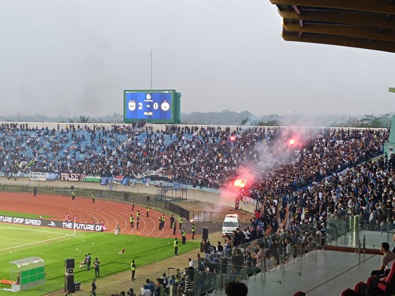 Bobotoh Ricuh Pukuli Steward Usai Laga Kontra Persija