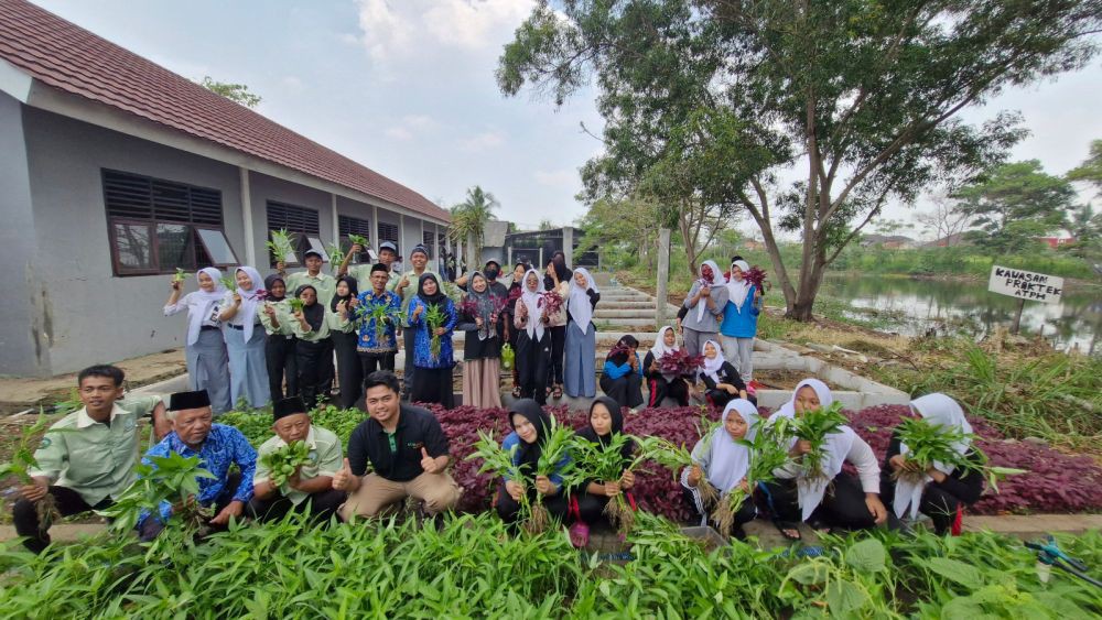 SMK di Kabupaten Tangerang Dapat Bantuan Pipa dari CSR ALVApipe