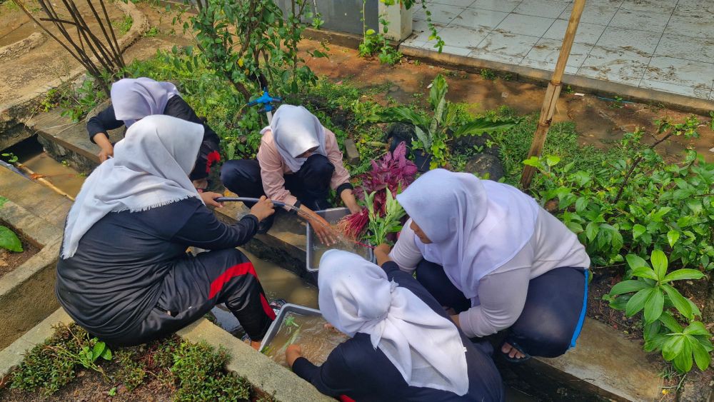 SMK di Kabupaten Tangerang Dapat Bantuan Pipa dari CSR ALVApipe