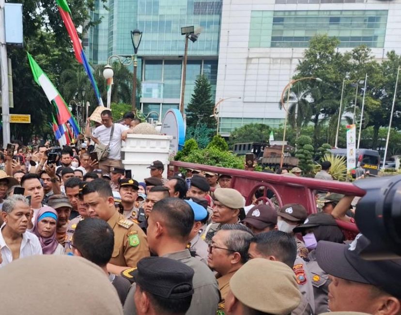 Didemo Pedagang, Dirut PD Pasar Medan Langsung Diberhentikan Bobby