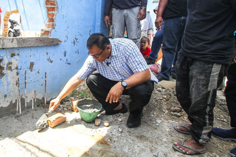 Asri Tambunan Serahkan Bantuan Pembangunan Masjid di Tanjung Morawa