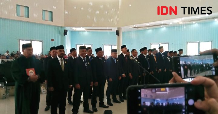 Pelantikan Anggota DPRD Bima Diwarnai Demo, Massa Kritisi Krisis Air