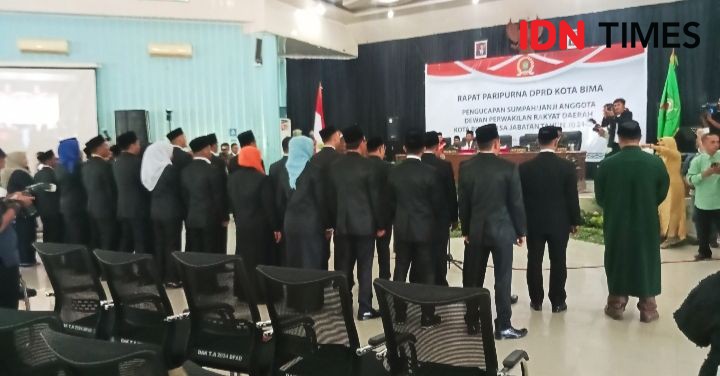 Anggota DPRD Bima Dilantik, Ada Adik-Kakak, Bapak-Anak hingga Pasutri