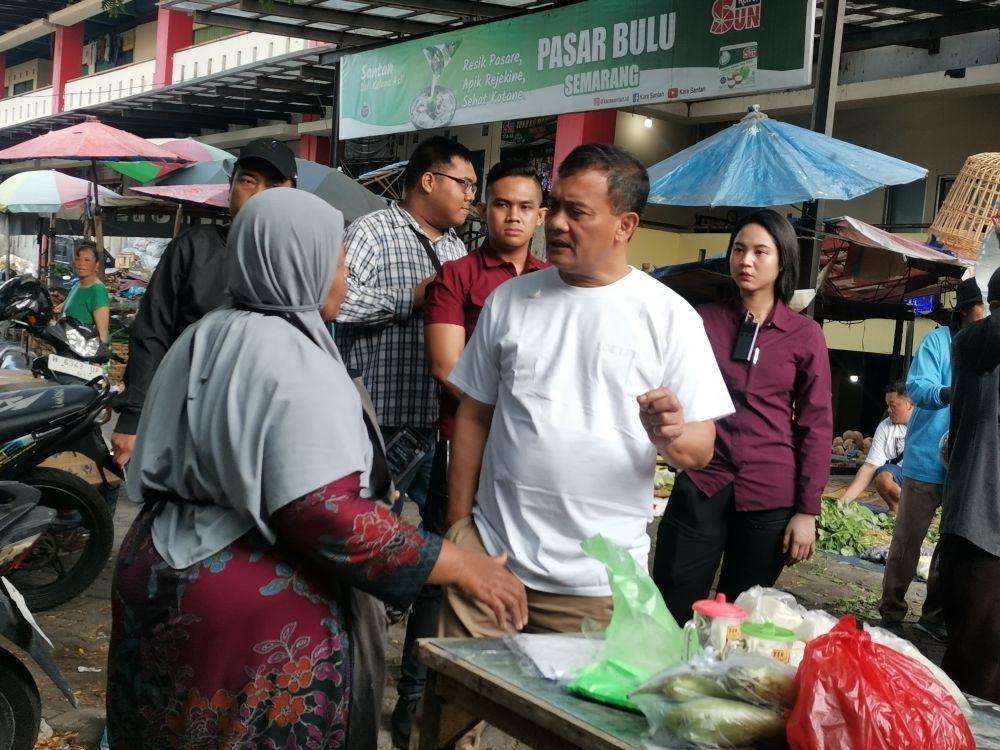 Ahmad Luthfi Kampanye Perdana di Pasar Bulu, Pedagang Ngeluh Lapaknya Sepi