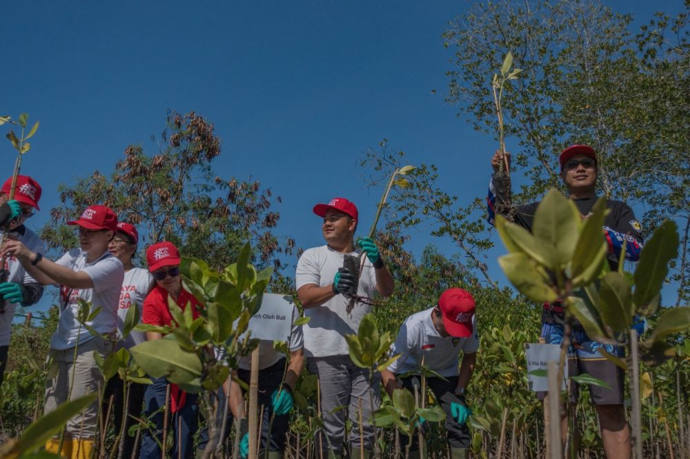 SRC dan Komunitas Kolaborasi Tanam 1.111 Bibit Mangrove