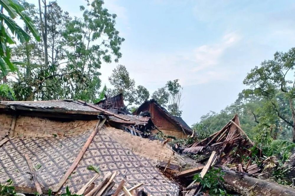 7 Rumah Rusak Usai Puting Beliung Terjang Pemukiman Baduy