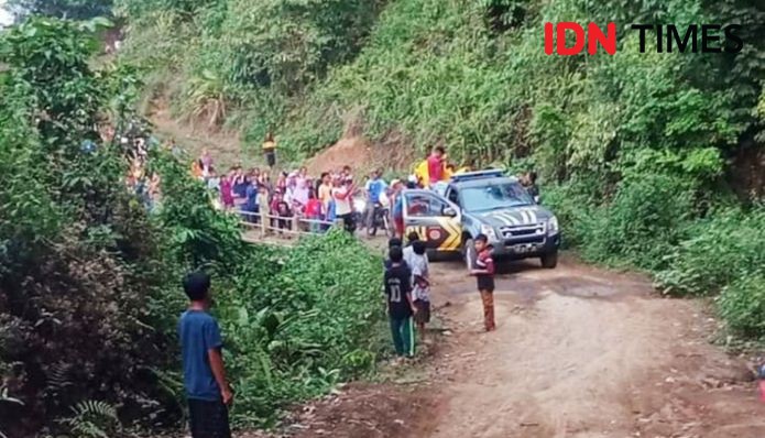 Nahas! Kakek di Bima Ditemukan Tewas Tergantung di Pohon Pinggir Jalan