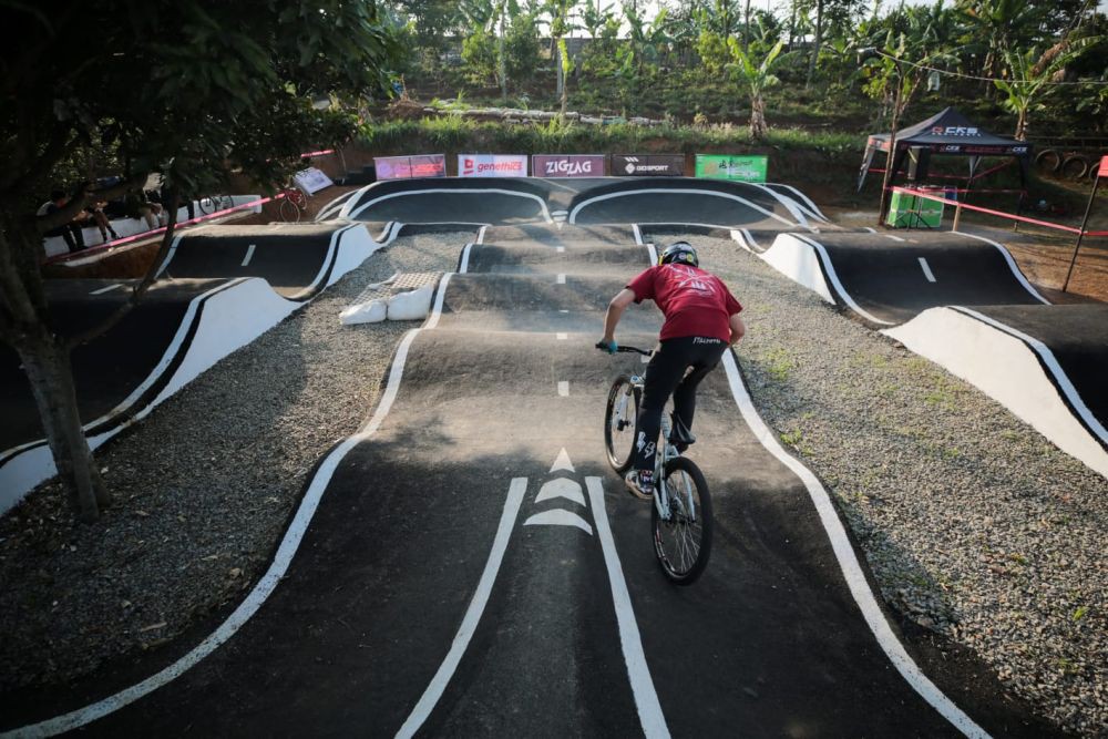 Keseruan Balap Sepeda di Bandung Dimeriahkan 103 Rider 