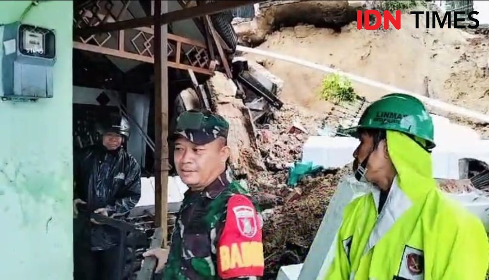 Hujan Deras Semalaman, Dua Rumah di Balikpapan Longsor