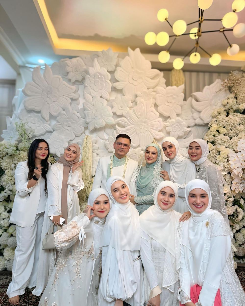 7 Potret Tamu Artis di Akad Nikah Irish Bella dan Haldy Sabri