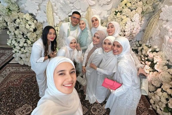 7 Potret Tamu Artis di Akad Nikah Irish Bella dan Haldy Sabri