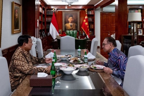 Prabowo Makan Malam Bareng Anwar Ibrahim Jelang Pelantikan