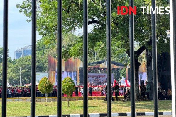 Ramai-ramai Warga Meriahkan Panggung Hiburan Pelantikan Prabowo-Gibran