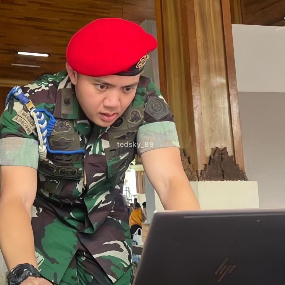 Teddy Langgar UU Bila Tak Mundur Dari TNI Saat Jabat Seskab