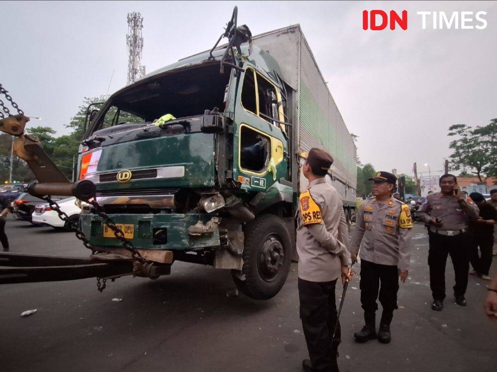 Polisi Bantah Sopir Truk Ugal-ugalan Di Tangerang Meninggal