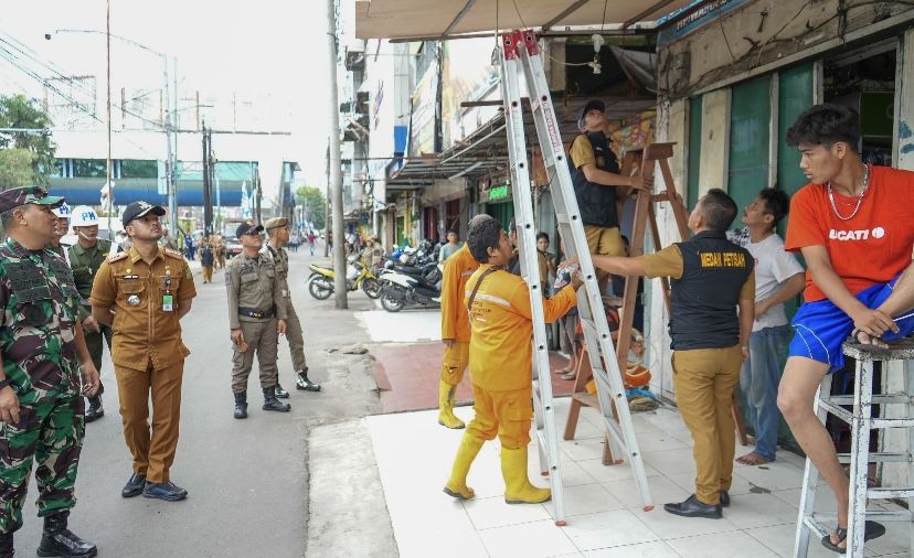 Diduga Salahi Aturan, Deretan Ruko di Medan Petisah Dibongkar