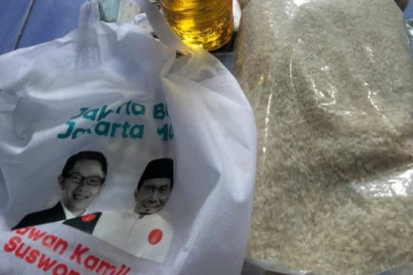 CEK FAKTA: Ridwan Kamil-Suswono Bagi-Bagi Bansos Jelang Pilkada?