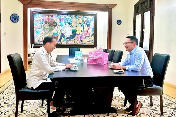 Pengamat: Ridwan Kamil Temui Jokowi-Prabowo untuk Minta Dukungan