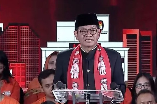 Pramono Pamer ke Ridwan Kamil: Saya Didampingi Ahoker dan Anak Abah