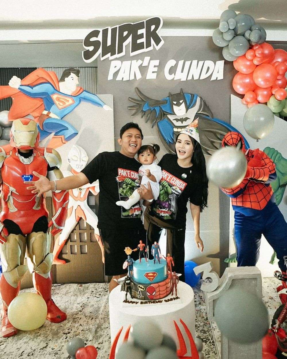 7 Potret Perayaan Ulang Tahun Denny Caknan Ke-31, Tema Superhero!