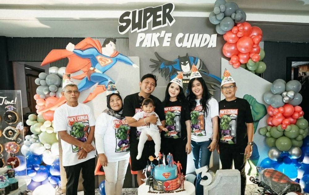 7 Potret Perayaan Ulang Tahun Denny Caknan Ke-31, Tema Superhero!