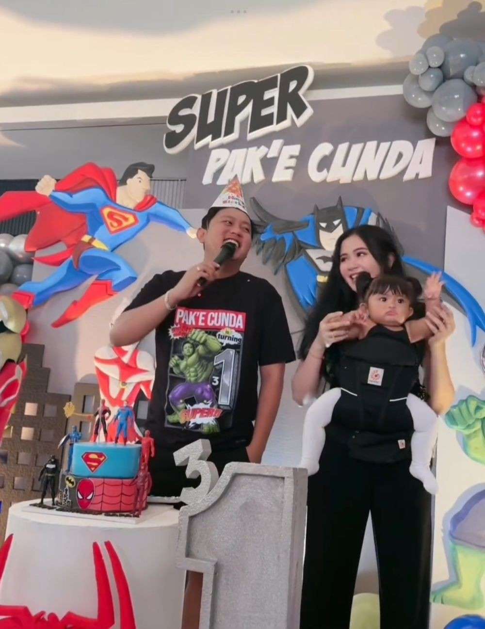 7 Potret Perayaan Ulang Tahun Denny Caknan Ke-31, Tema Superhero!