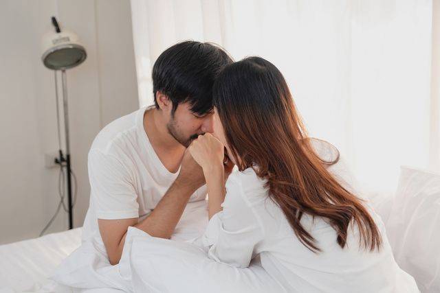 5 Tips agar Kamu dan Pasangan Mencapai Orgasme Bersamaan