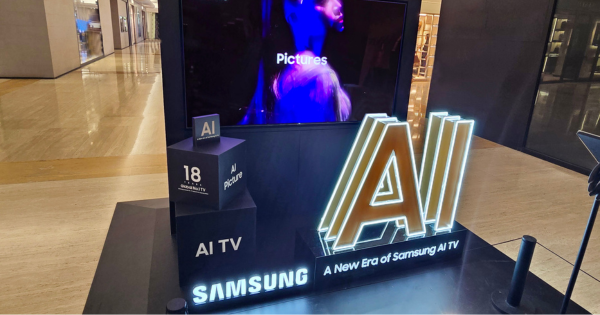 Célébration du 25e anniversaire de Rossa accompagnée d'un téléviseur Samsung Neo QLED 8K