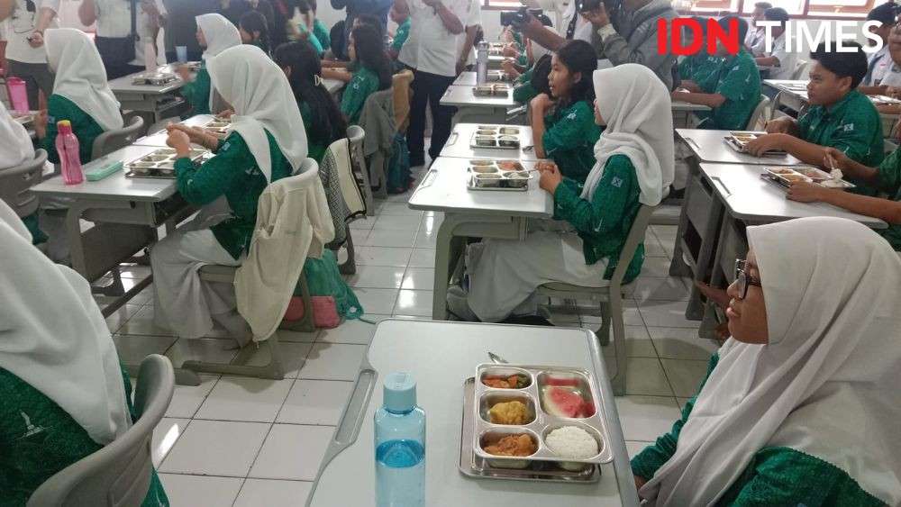 Luhut Klaim Anak-anak Menikmati Makan Bergizi Gratis