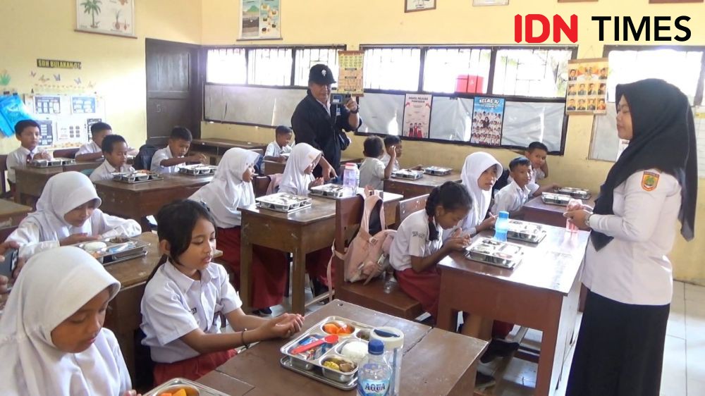Belasan Siswa SMKN Cipatujah Keracunan Usai Makan Menu MBG, Dirawat di Puskesmas dan Ambulan