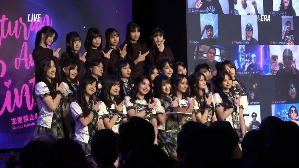 7 Potret Ultah Ke-26 Feni di Teater JKT48, Lepas Rindu sama Eks Member