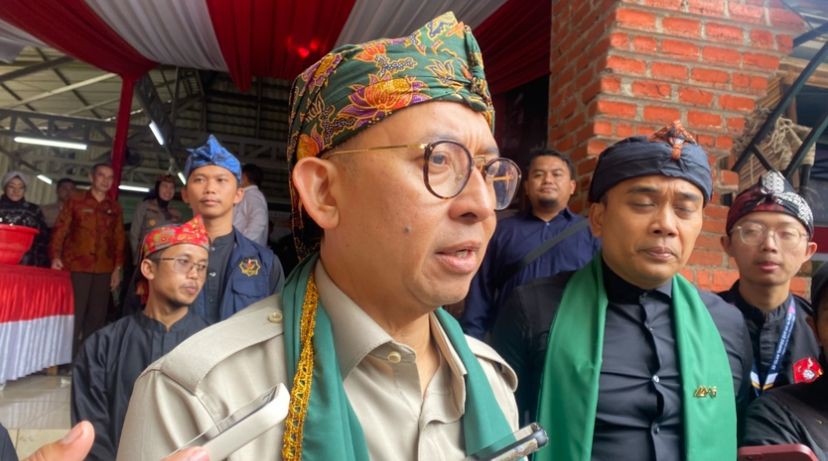 Kala Fadli Zon Jajal Permainan Bola Api di Sukabumi