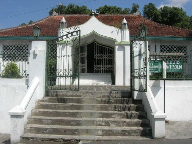 10 Wisata Religi di Solo dari Masjid hingga Makam Keramat