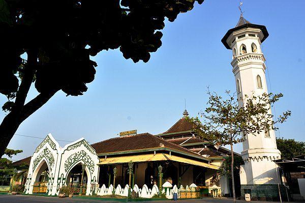 10 Wisata Religi di Solo dari Masjid hingga Makam Keramat