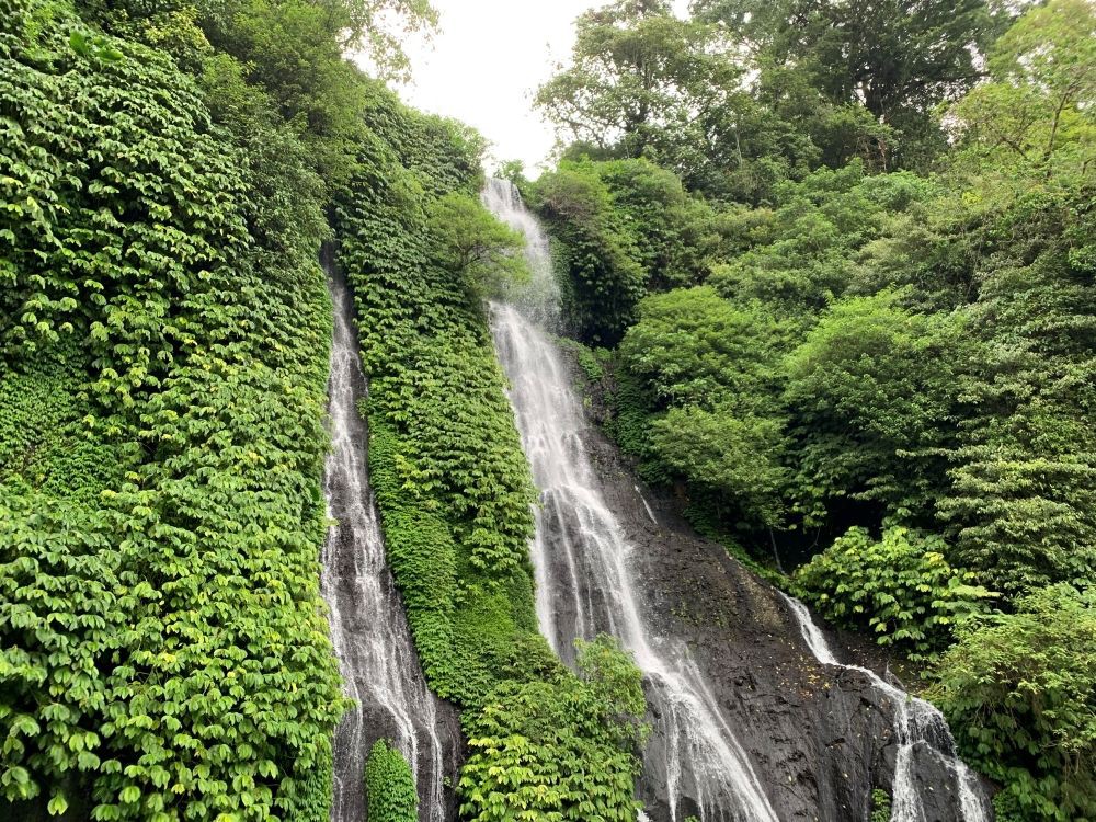 Mengenal Air Terjun Banyumala, Jadi Lokasi Syuting Girlband no na!