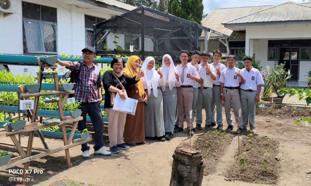 SMA Negeri 1 Dolok Masihul Terapkan 1 Tumbler 1 Pohon