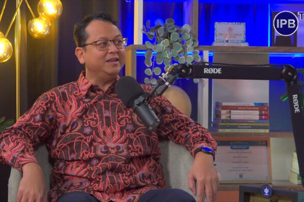CEK FAKTA: Benarkah Orang Pendek Punya Umur Panjang?
