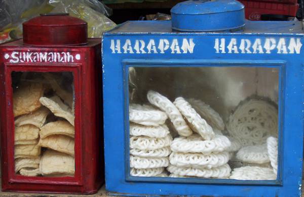 Sumber Gambar: wikimedia.org Kerupuk