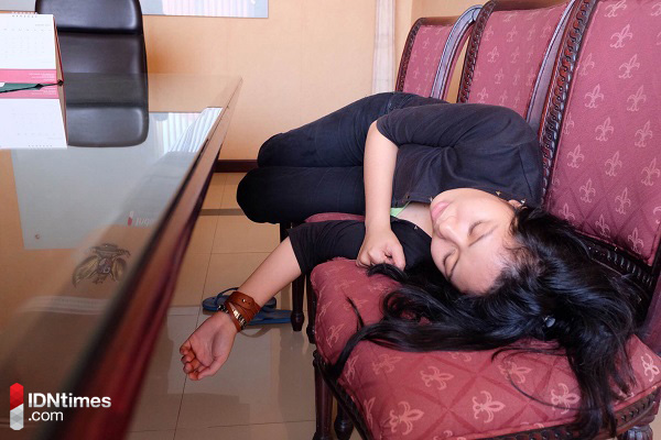 21 Spot yang Bisa Kamu Jadikan Tempat Tidur di Kantor