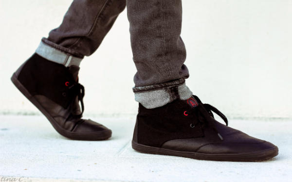 Sumber Gambar: trend-kid.com Sepatu
