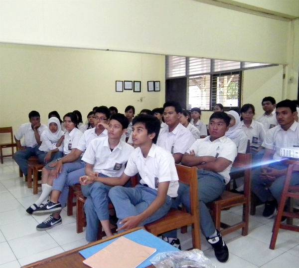 Yuk Nostalgia 19 Kenakalanmu di Masa SMA!